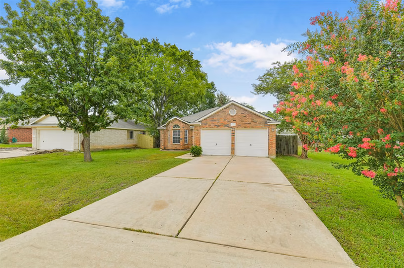 Photo 3 of 10534 Twin Circle Dr, Montgomery, TX