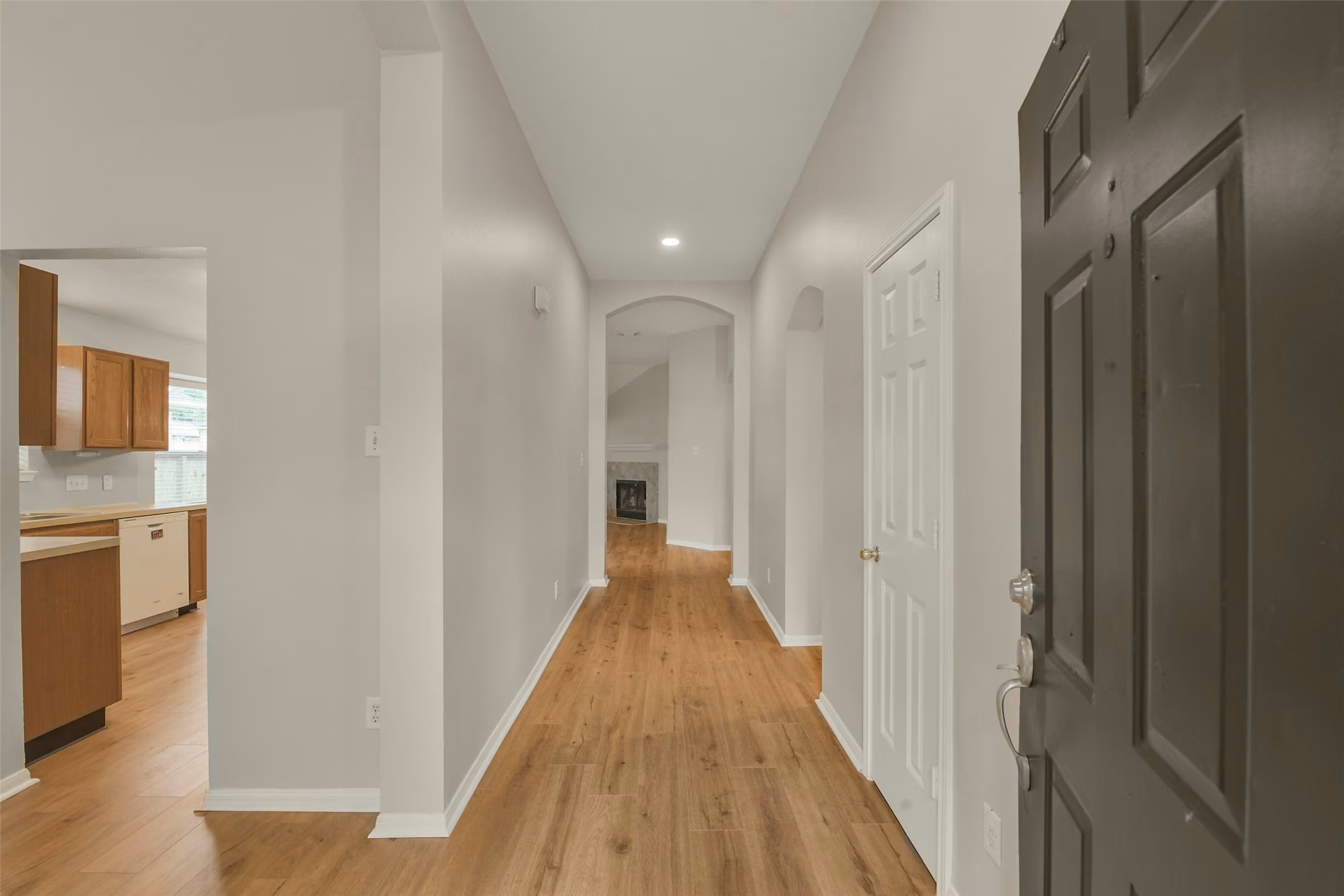 Photo 4 of 10534 Twin Circle Dr, Montgomery, TX