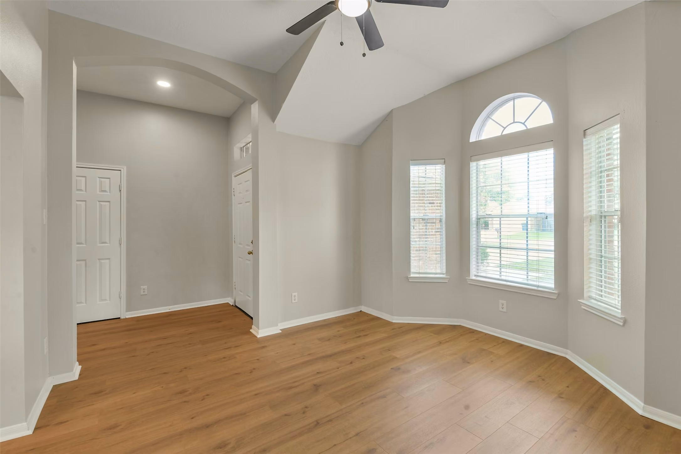 Photo 7 of 10534 Twin Circle Dr, Montgomery, TX