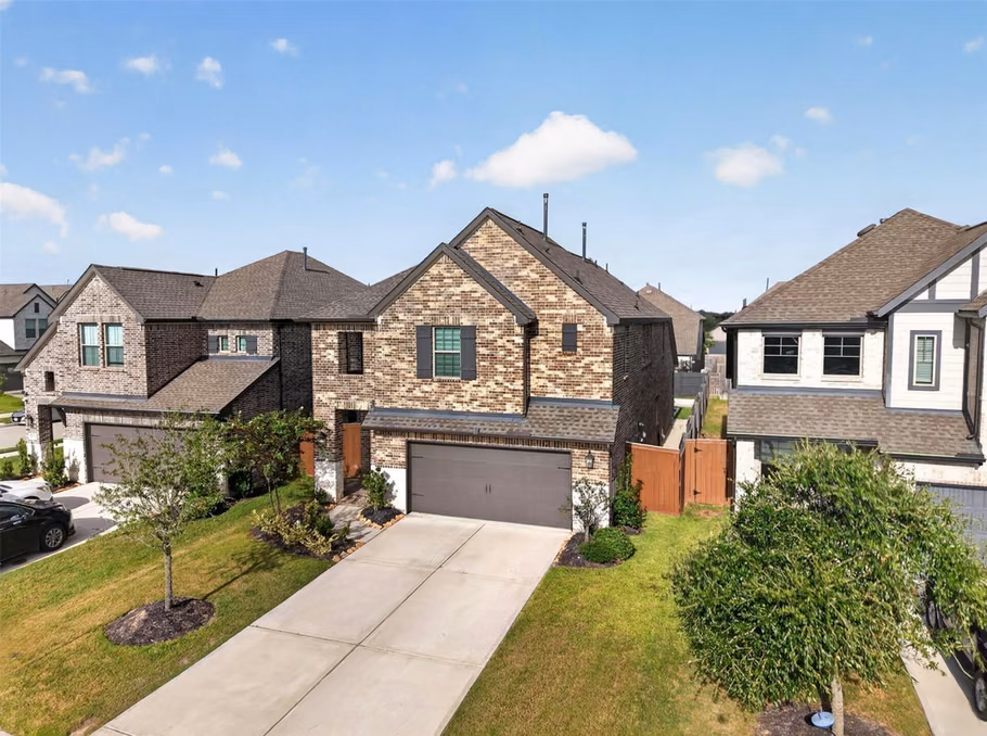 Photo 2 of 7007 Prairie Heights Drive, Katy, TX