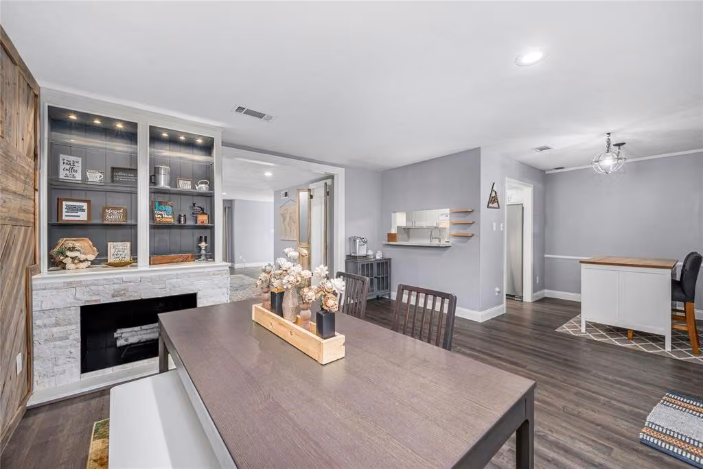 Photo 4 of 1371 Country Place Drive, Houston, TX