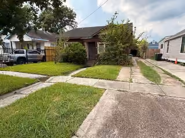 Photo 3 of 5136 Leeland Street, Houston, TX