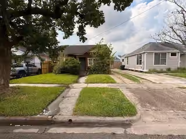 Photo 4 of 5136 Leeland Street, Houston, TX