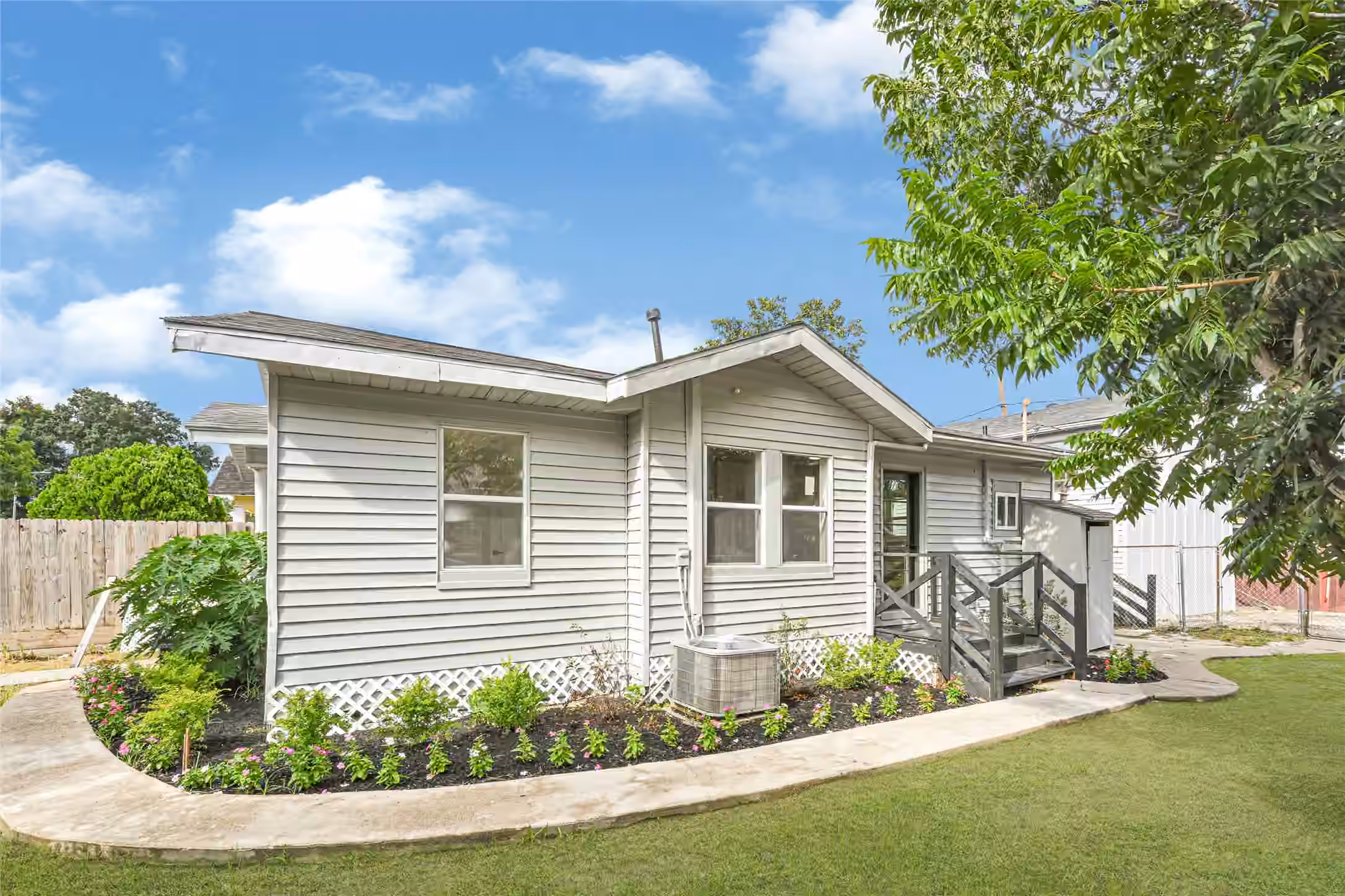 Photo 3 of 302 S 72nd Street, Houston, TX