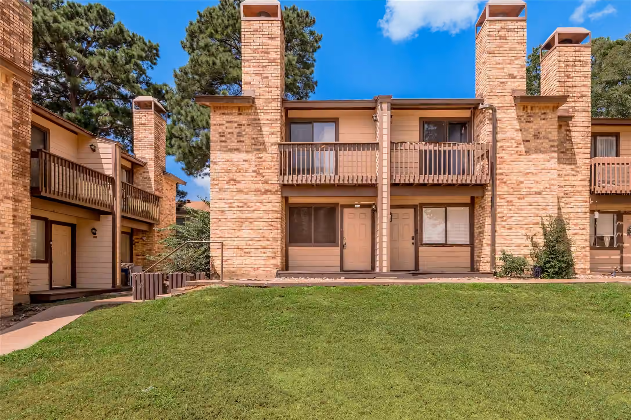Photo of 2521 Crosstimbers Street B1, Huntsville, TX 77320