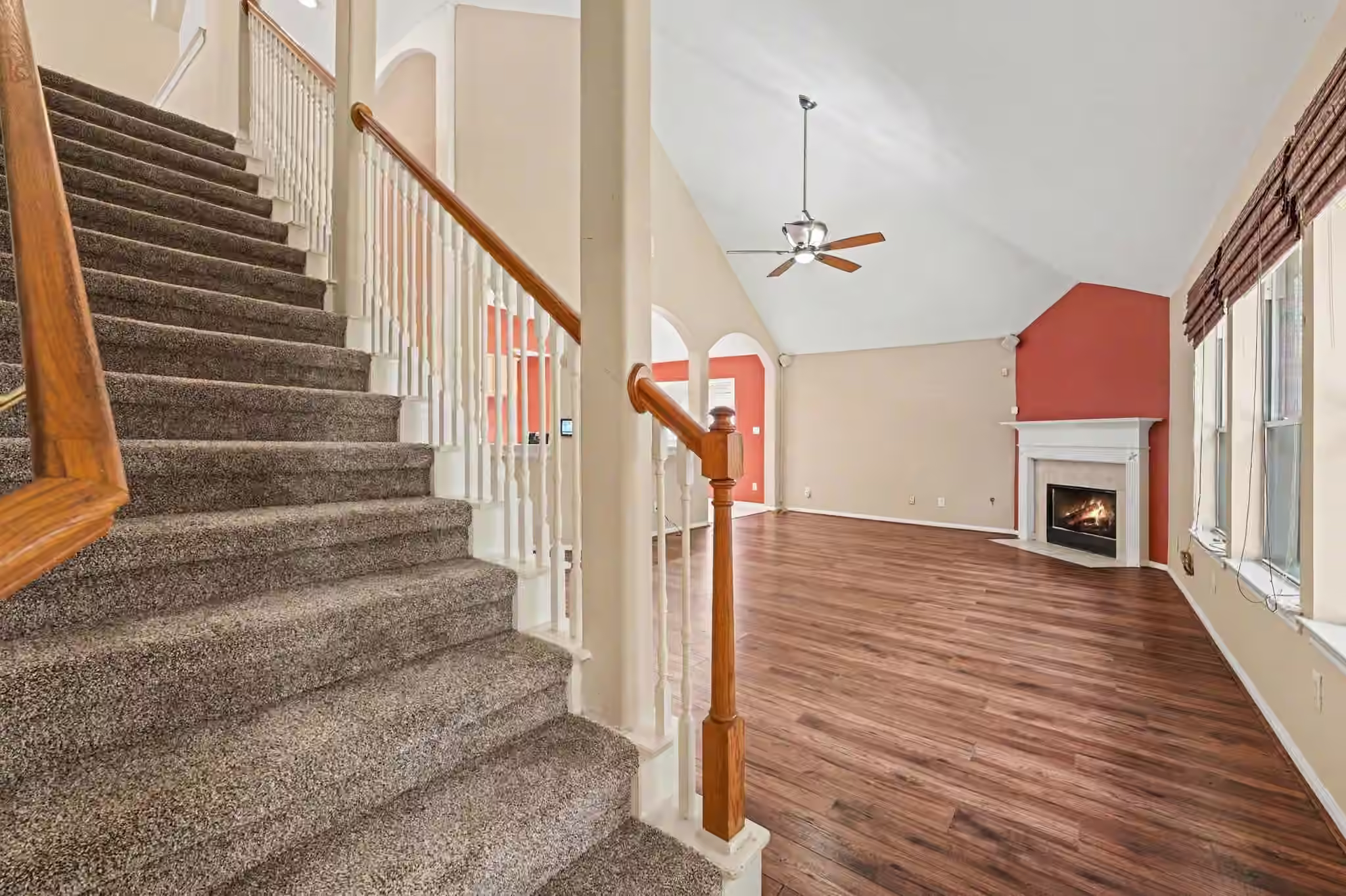 Photo 4 of 5711 Shady Hollow Court, Rosharon, TX