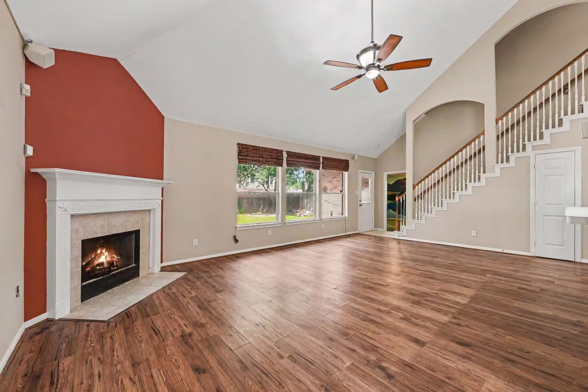 Photo 5 of 5711 Shady Hollow Court, Rosharon, TX