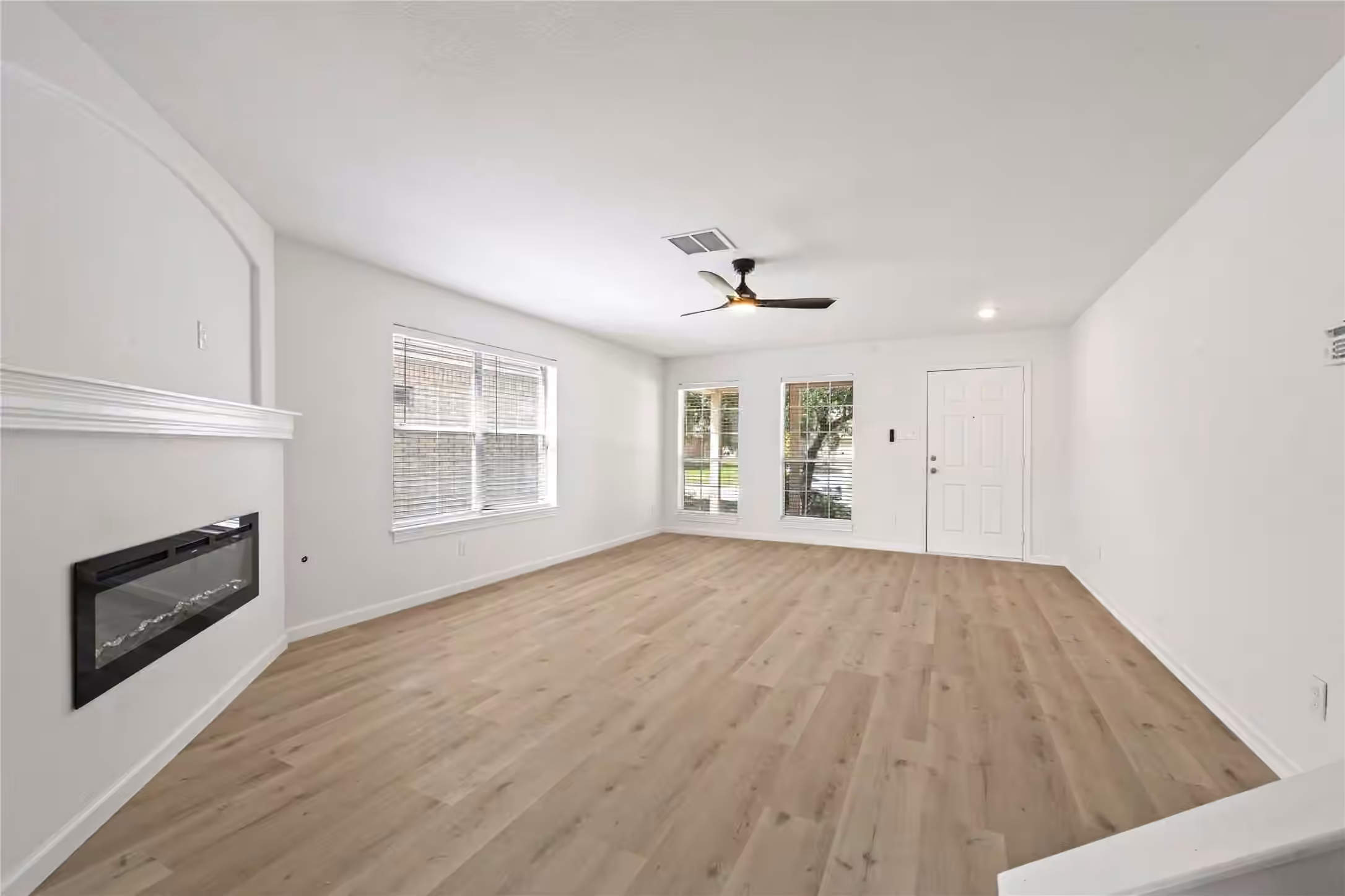 Photo 5 of 22511 Sweetglen Court, Spring, TX