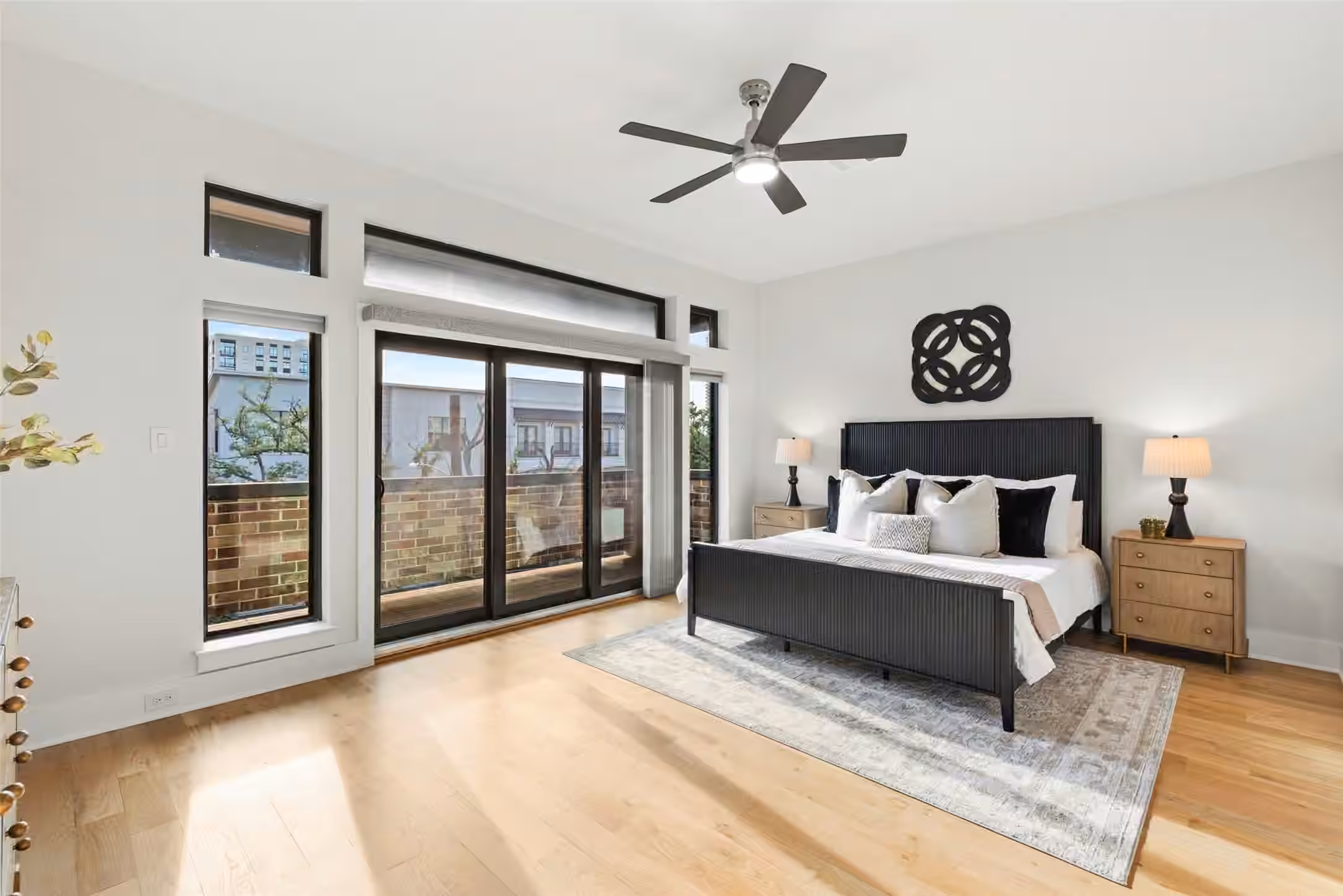 Photo 7 of 2621 Greenbriar Drive, Houston, TX