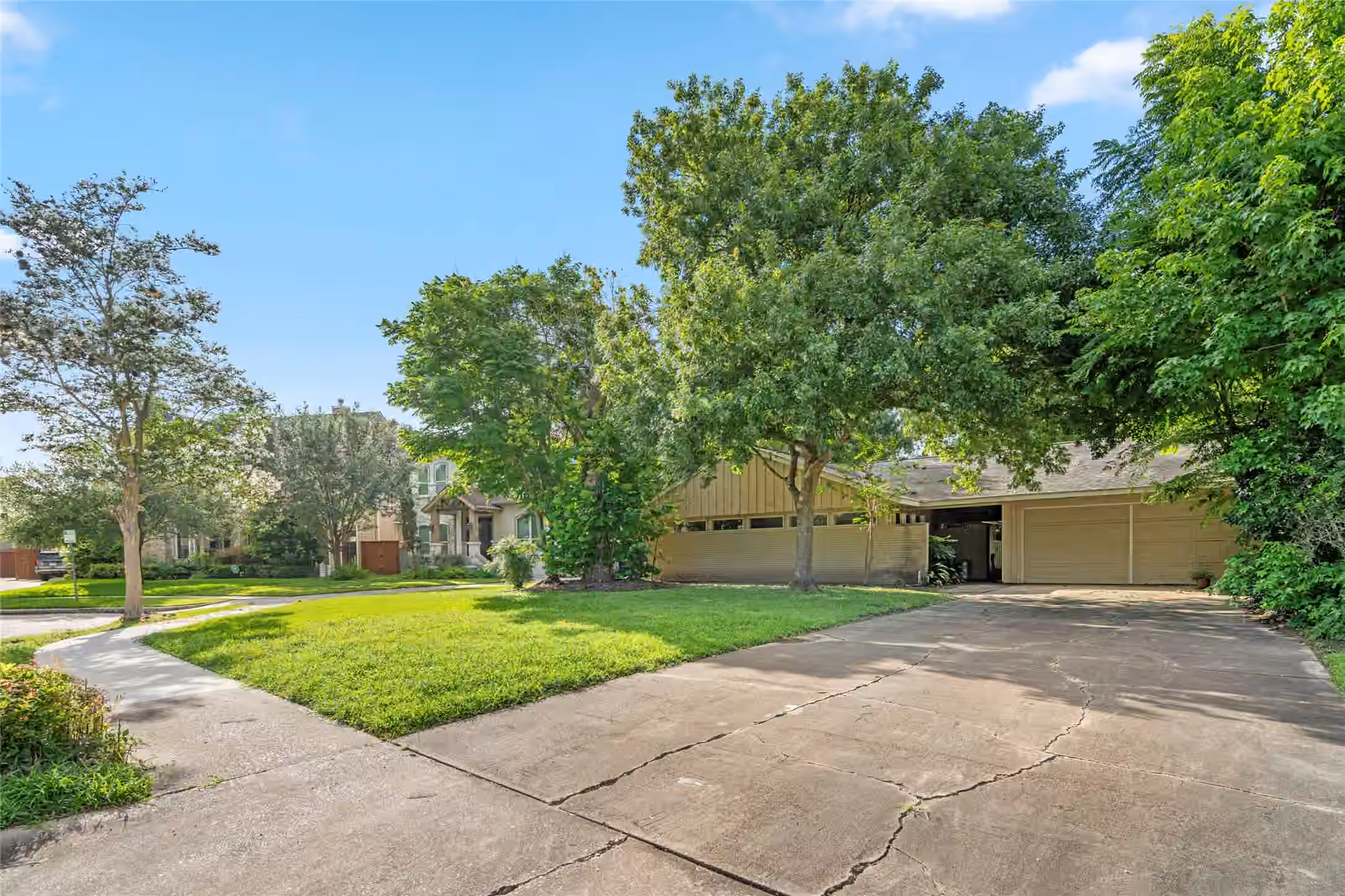 Photo 2 of 5146 Carew Street, Houston, TX