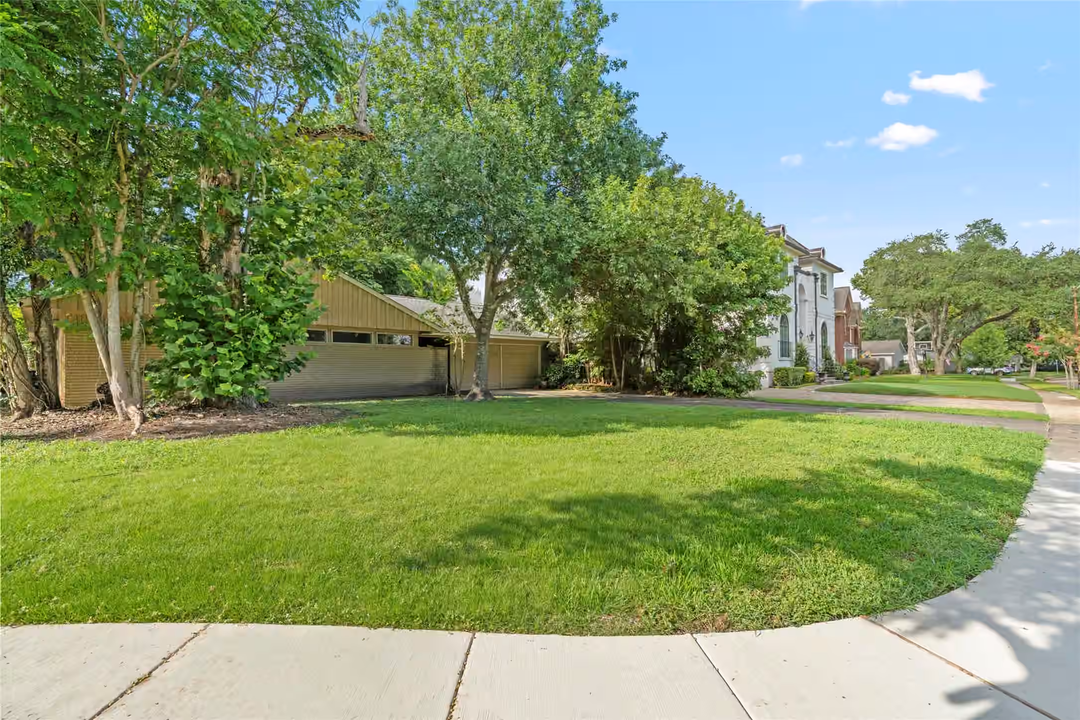 Photo 4 of 5146 Carew Street, Houston, TX