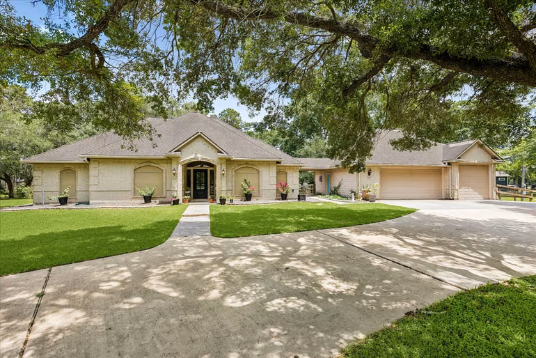Photo 2 of 4803 County Road 197, Alvin, TX