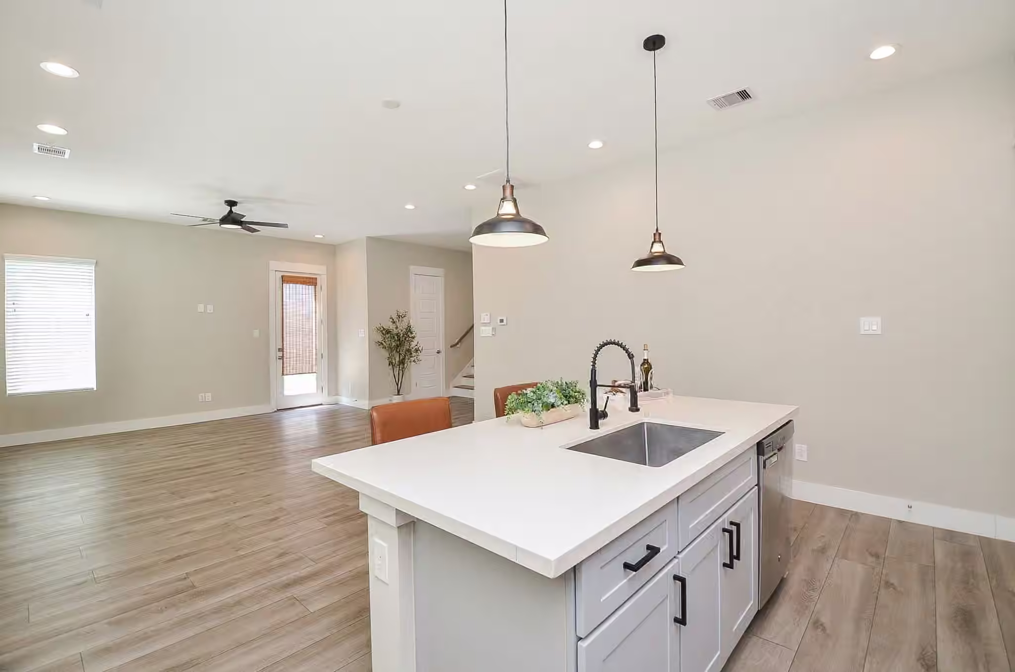 Photo 6 of 1223 W Tidwell Road, Houston, TX