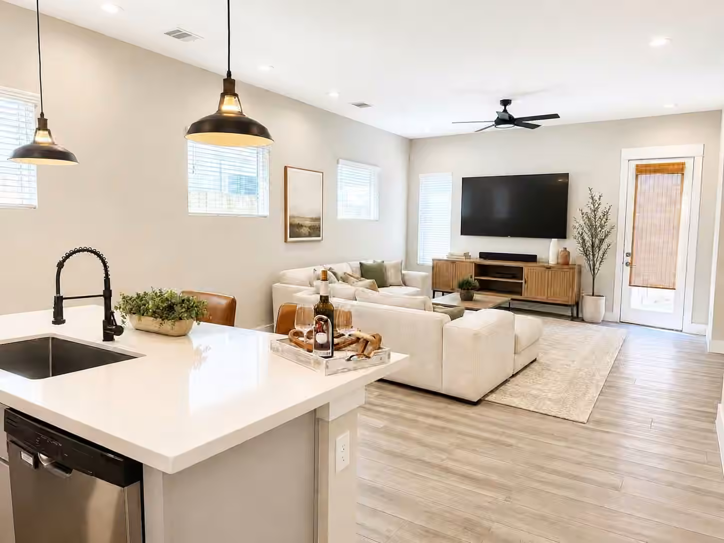Photo 7 of 1223 W Tidwell Road, Houston, TX