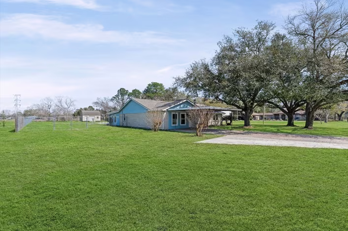 Photo 3 of 3082 County Road 536, Alvin, TX