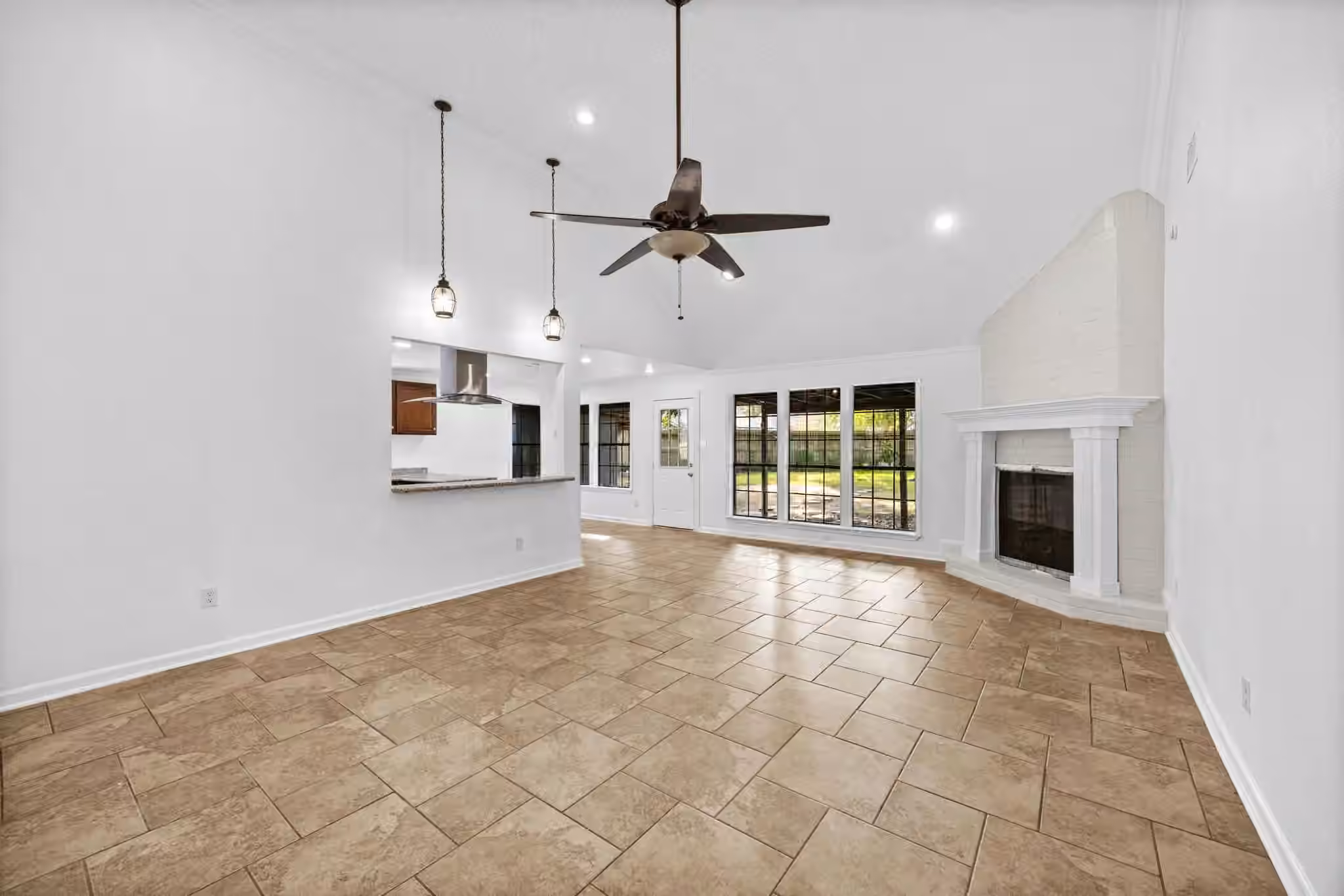 Photo 5 of 15638 Thornbrook Drive, Houston, TX