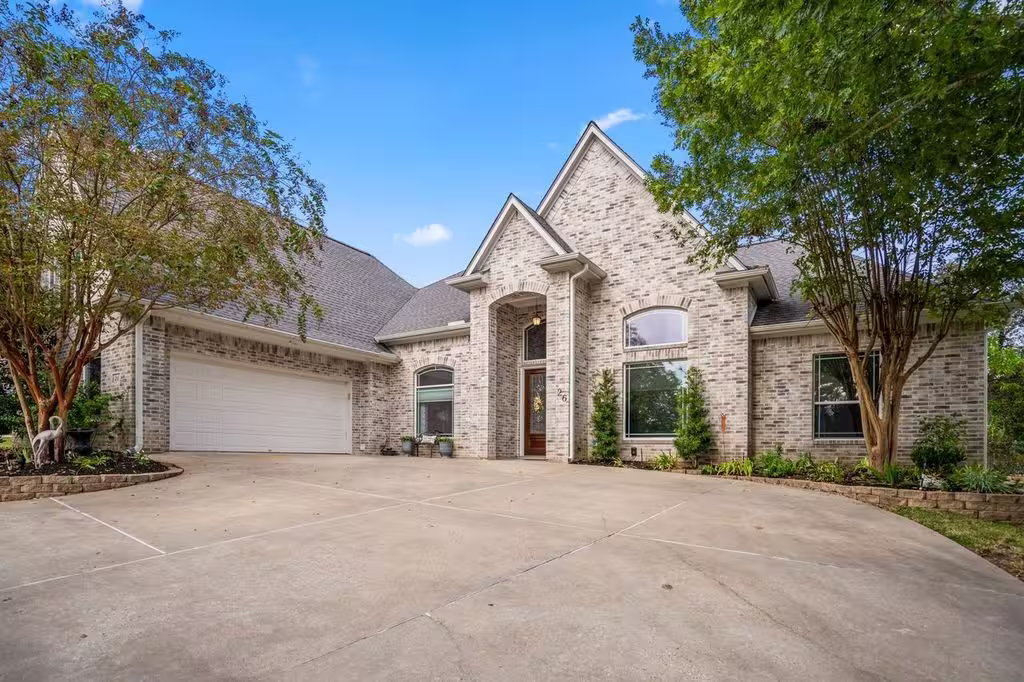 Photo 3 of 26 Brookgreen Circle S, Montgomery, TX