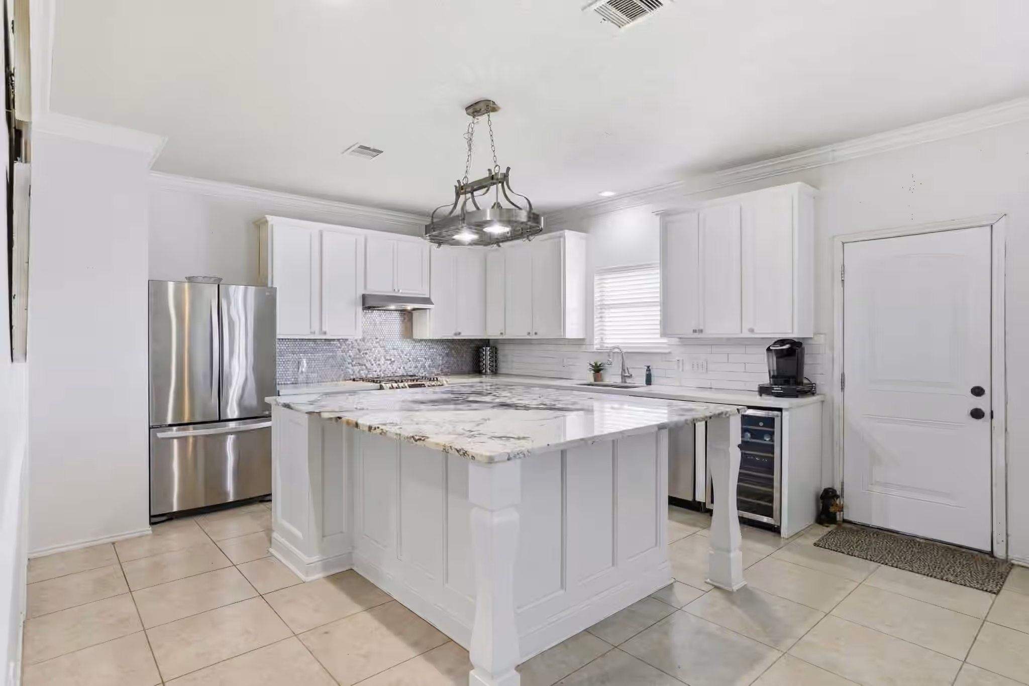 Photo 2 of 6407 Hillock Lane, Pearland, TX
