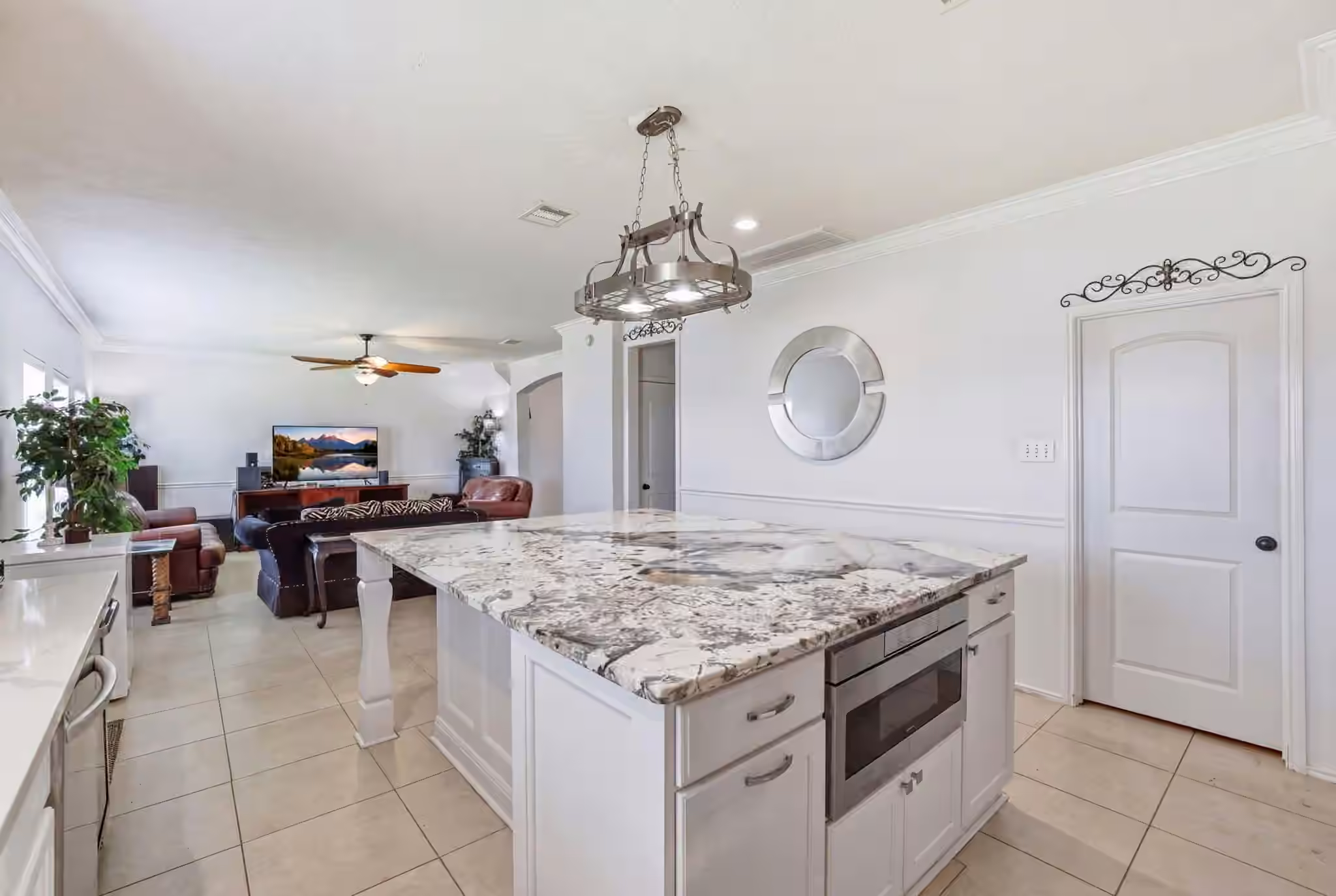Photo 3 of 6407 Hillock Lane, Pearland, TX