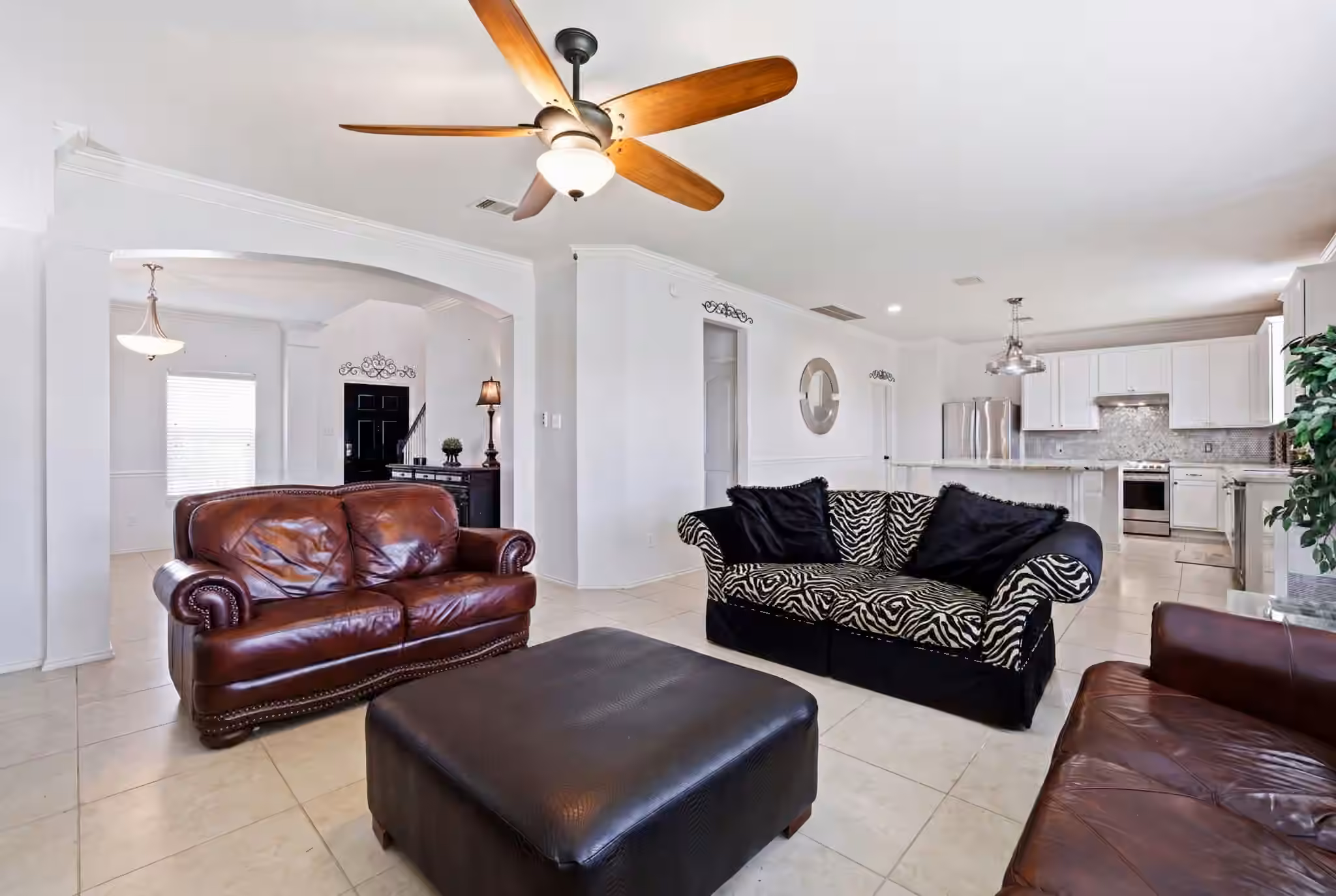 Photo 5 of 6407 Hillock Lane, Pearland, TX