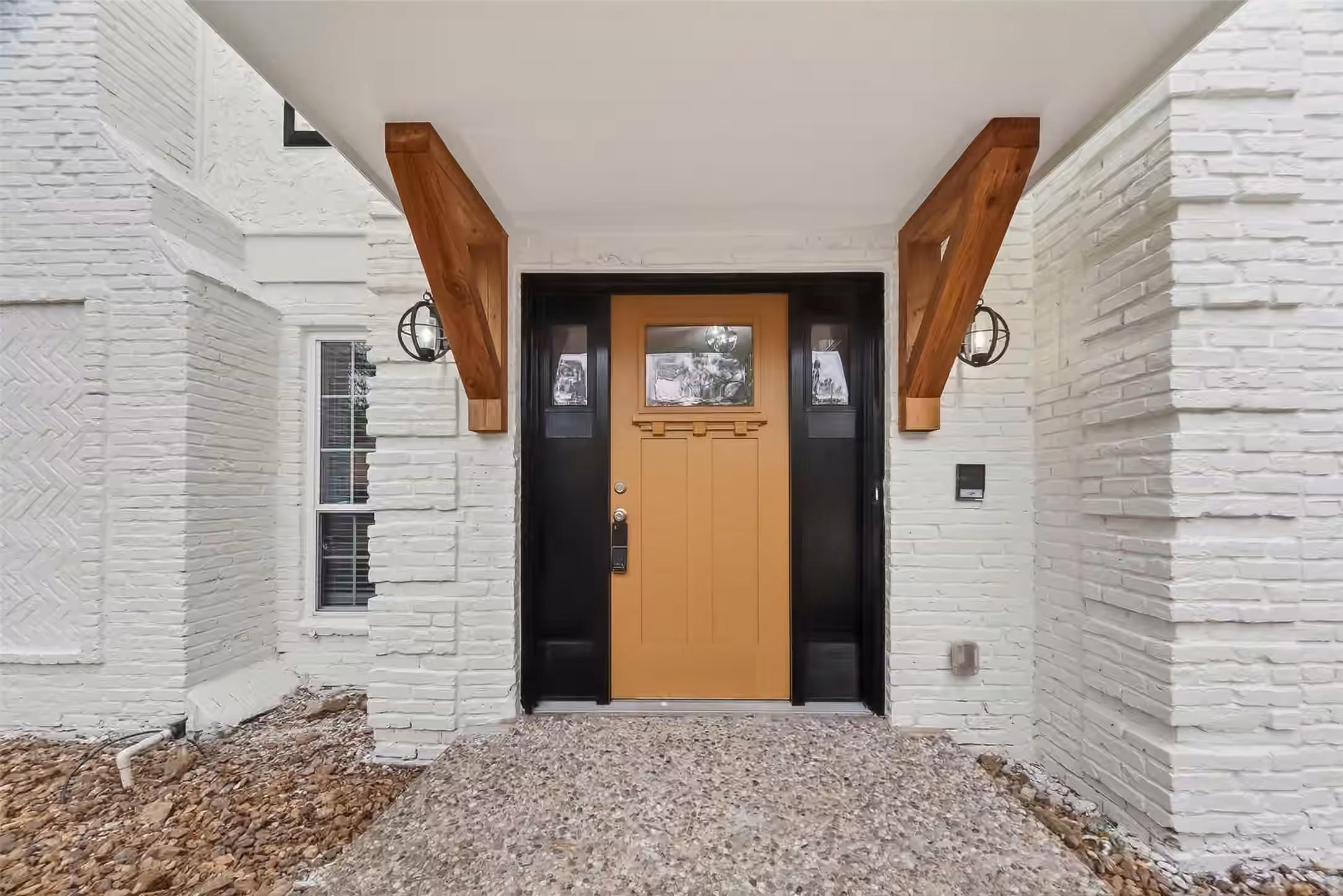 Photo 2 of 2402 Oak Shores Drive, Houston, TX