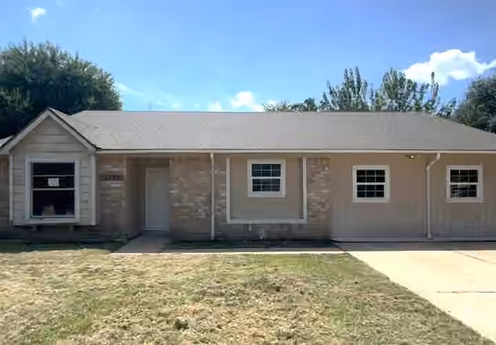 Photo 2 of 7735 Whispering Wood Lane, Houston, TX