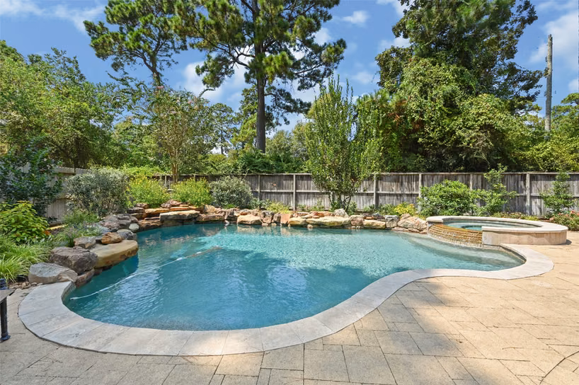 Photo 5 of 35 Monet Bend Place, The Woodlands, TX