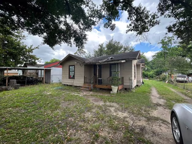 Photo 2 of 214 Bolden Street, Houston, TX