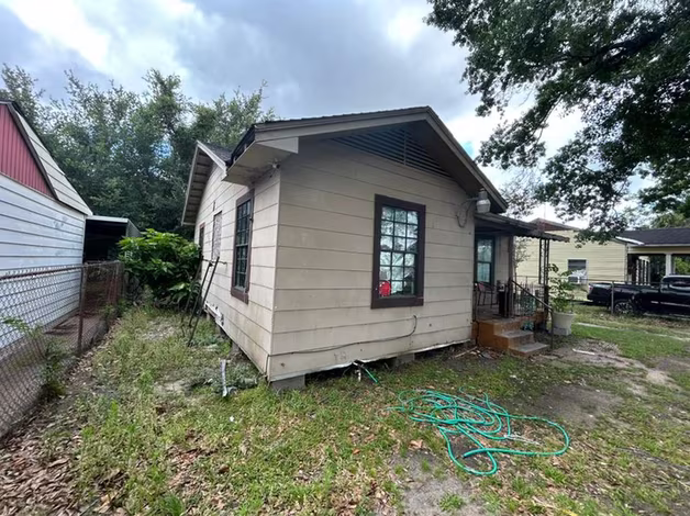 Photo 4 of 214 Bolden Street, Houston, TX