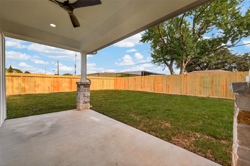 Photo 4 of 7438 Stephanie Drive, Deer Park, TX