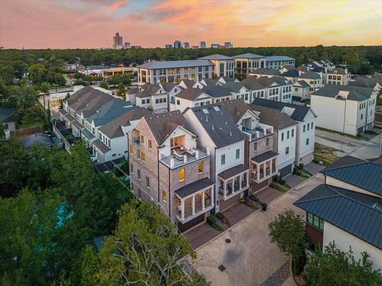 Photo 3 of 220 Morningside Park Street, Houston, TX