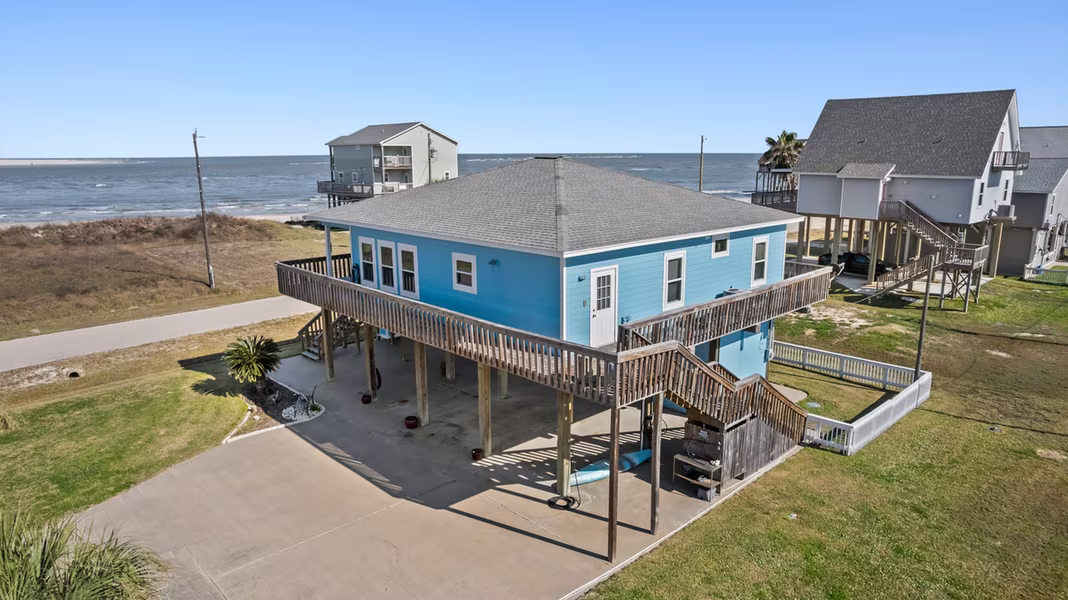 Photo 4 of 13239 Gulf Beach Drive, Freeport, TX
