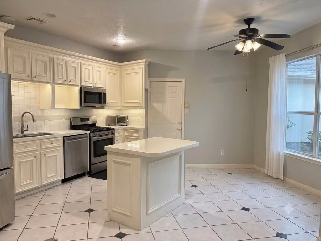 Photo 4 of 880 Tully Road 92, Houston, TX