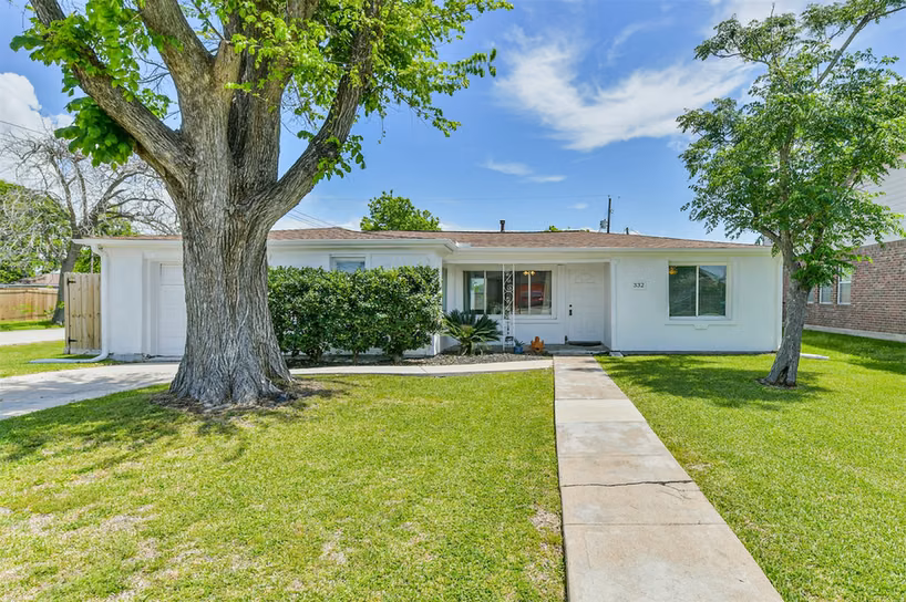 Photo of 332 N 7th Street, La Porte, TX 77571