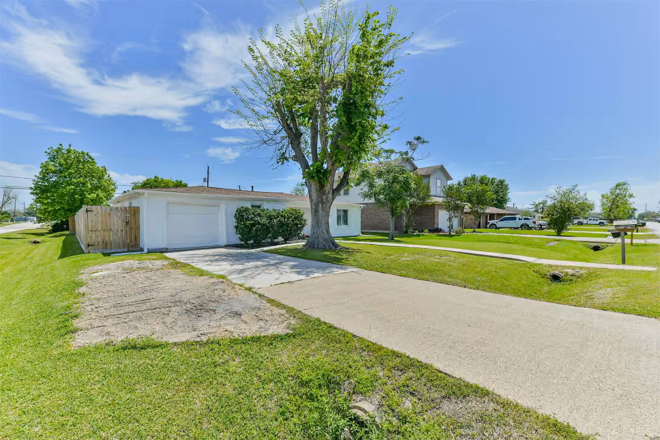 Photo 2 of 332 N 7th Street, La Porte, TX