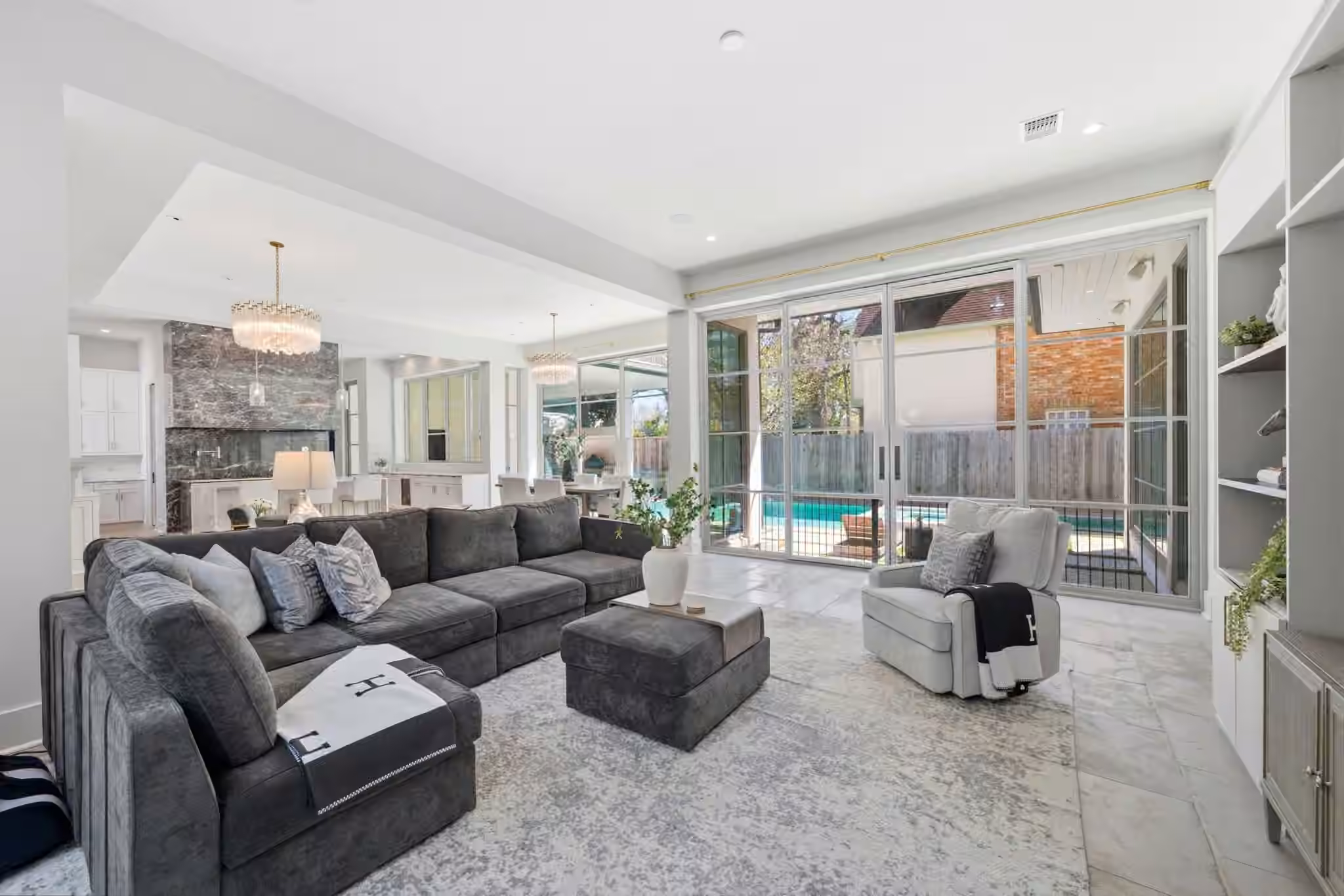 Photo 3 of 2615 Yupon Street, Houston, TX