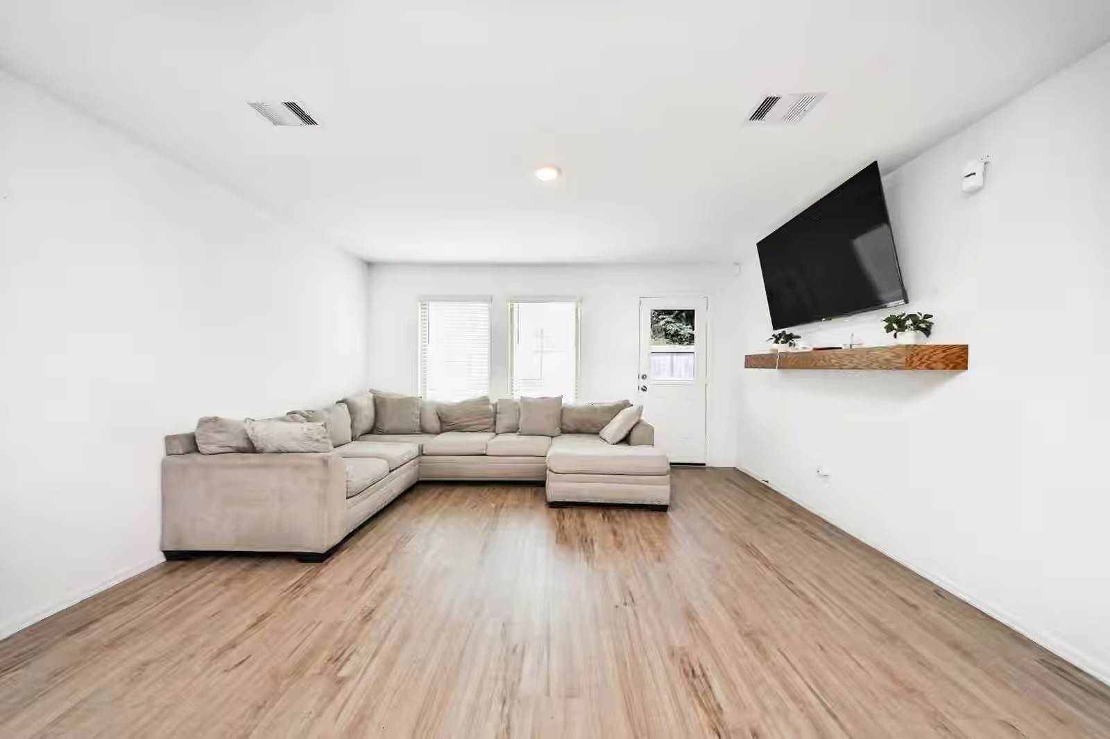 Photo 7 of 17847 Pemswood Drive, Hockley, TX