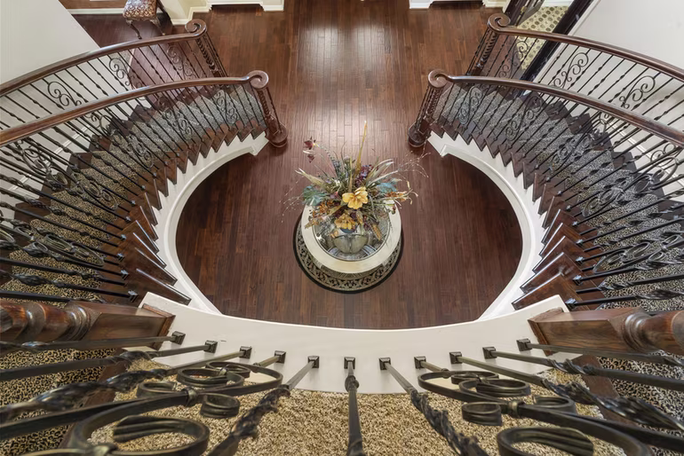 Photo 4 of 8214 Forest Gate Drive, Sugar Land, TX