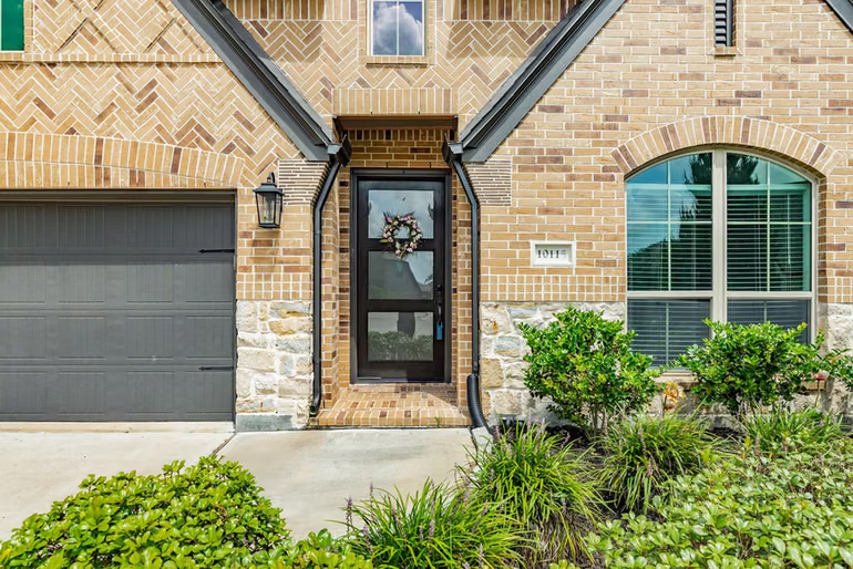 Photo 2 of 10115 Stride Court, Rosharon, TX
