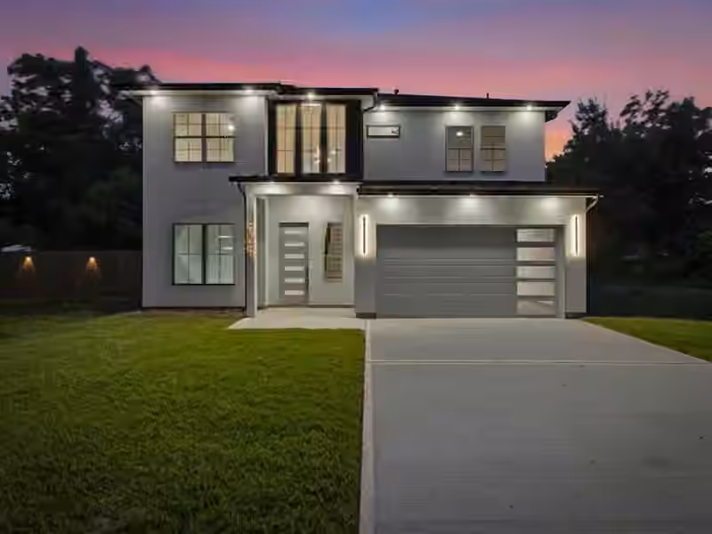 Photo 3 of 707 S Iowa Street, La Porte, TX