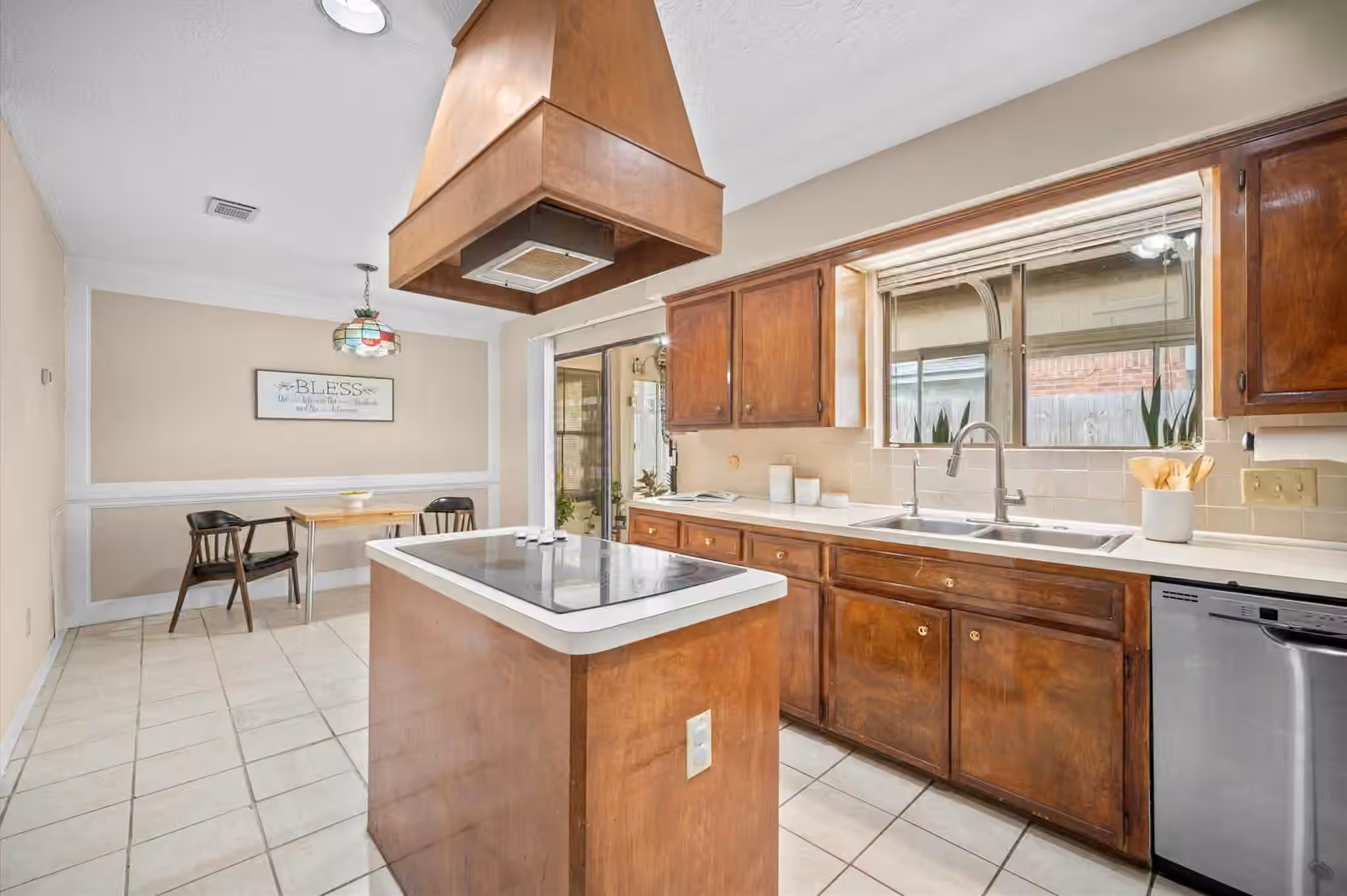 Photo 4 of 2934 Ashford Trail Drive, Houston, TX