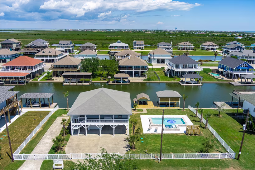 Photo of 1140 Waterways Drive, Crystal Beach, TX 77650