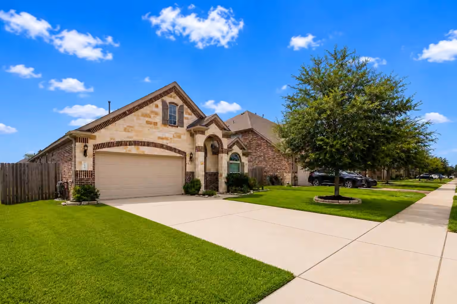 Photo 2 of 9811 Camellia Gardens Drive, Richmond, TX