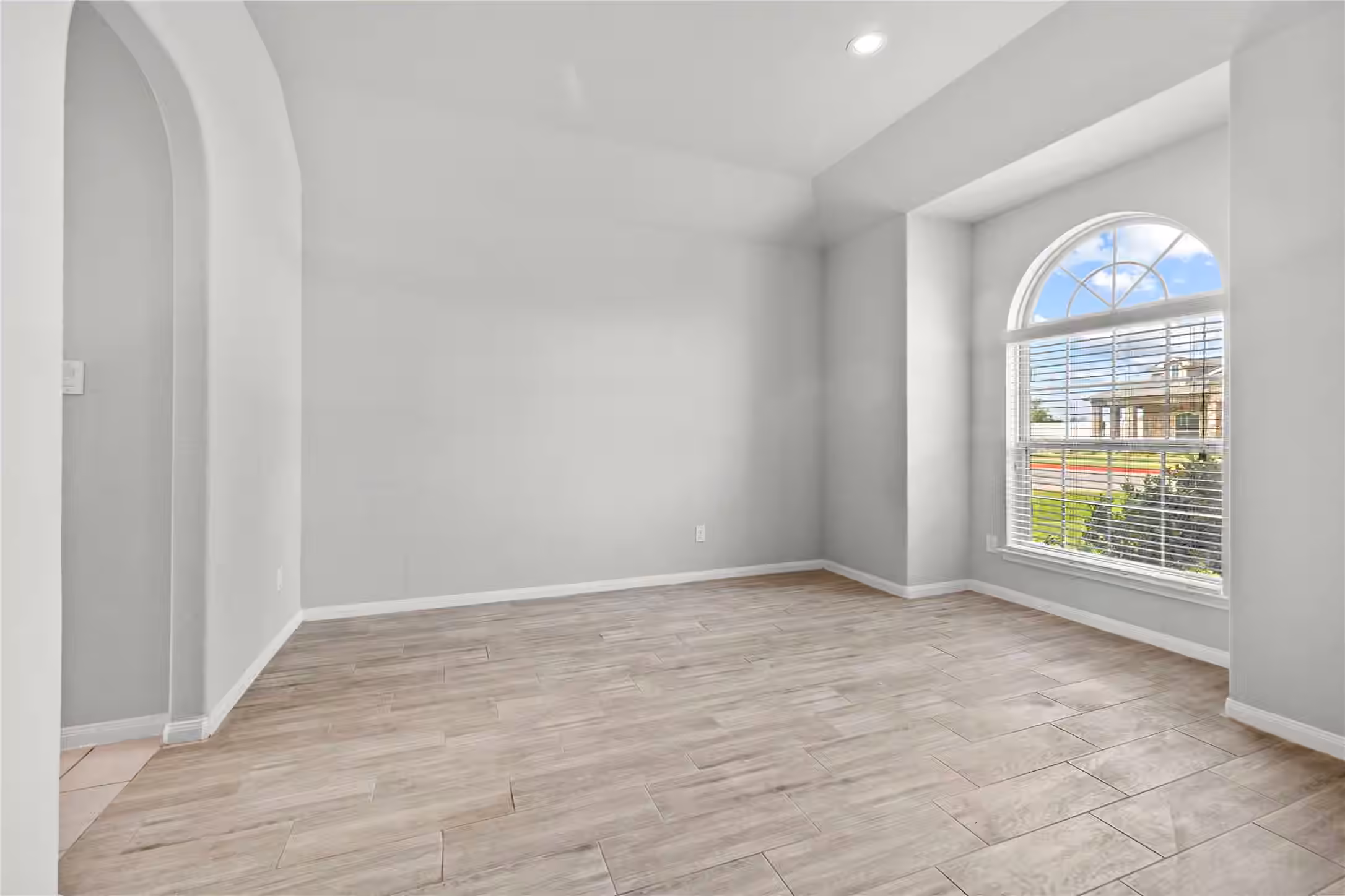 Photo 5 of 9811 Camellia Gardens Drive, Richmond, TX