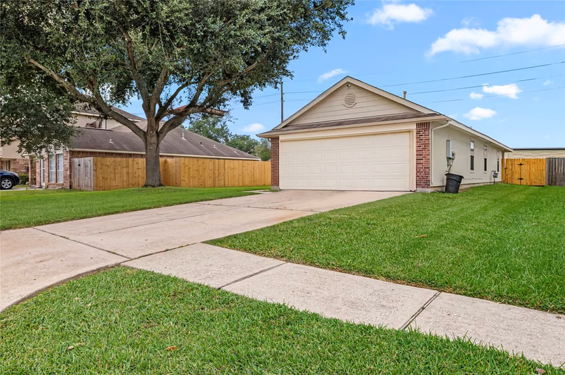 Photo 3 of 3911 Braden Drive N, Houston, TX