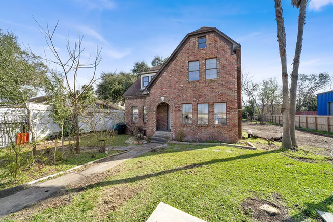 Photo 2 of 3727 Broadway Street, Houston, TX