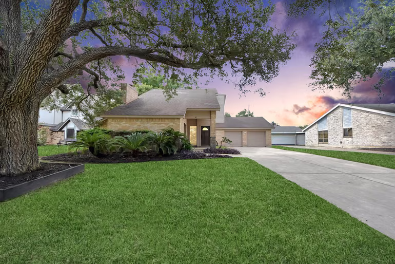 Photo of 407 Hedgecroft Drive, El Lago, TX