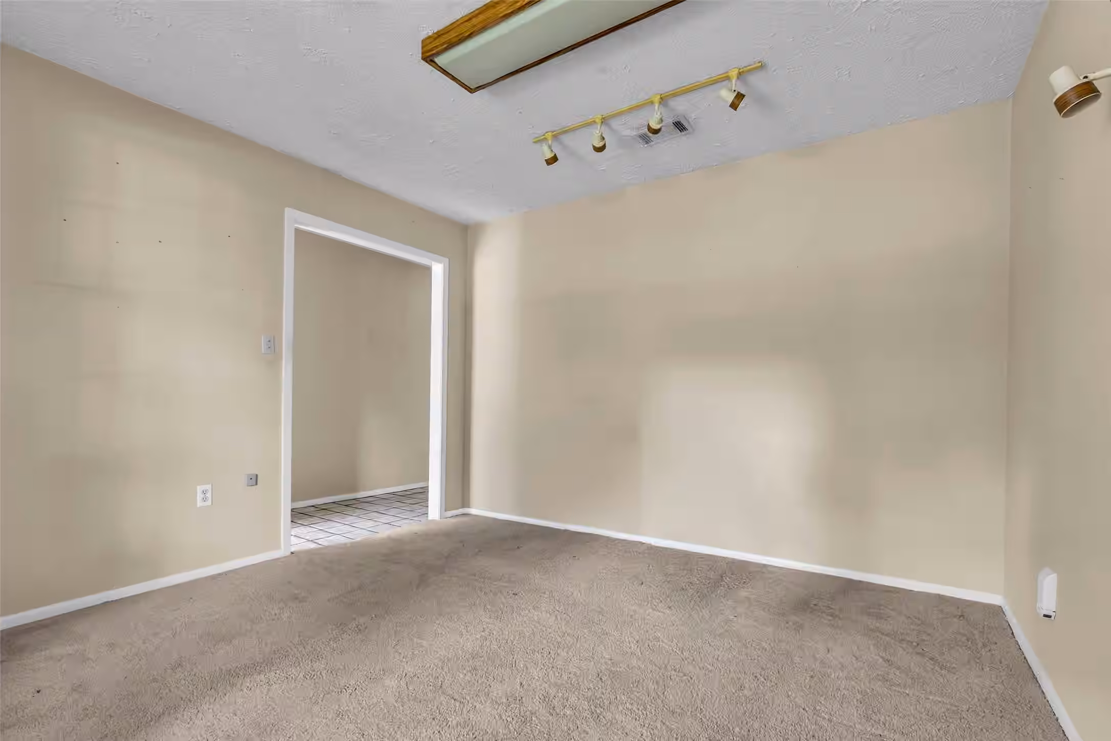 Photo 6 of 168 Greenleaf Lane, Conroe, TX