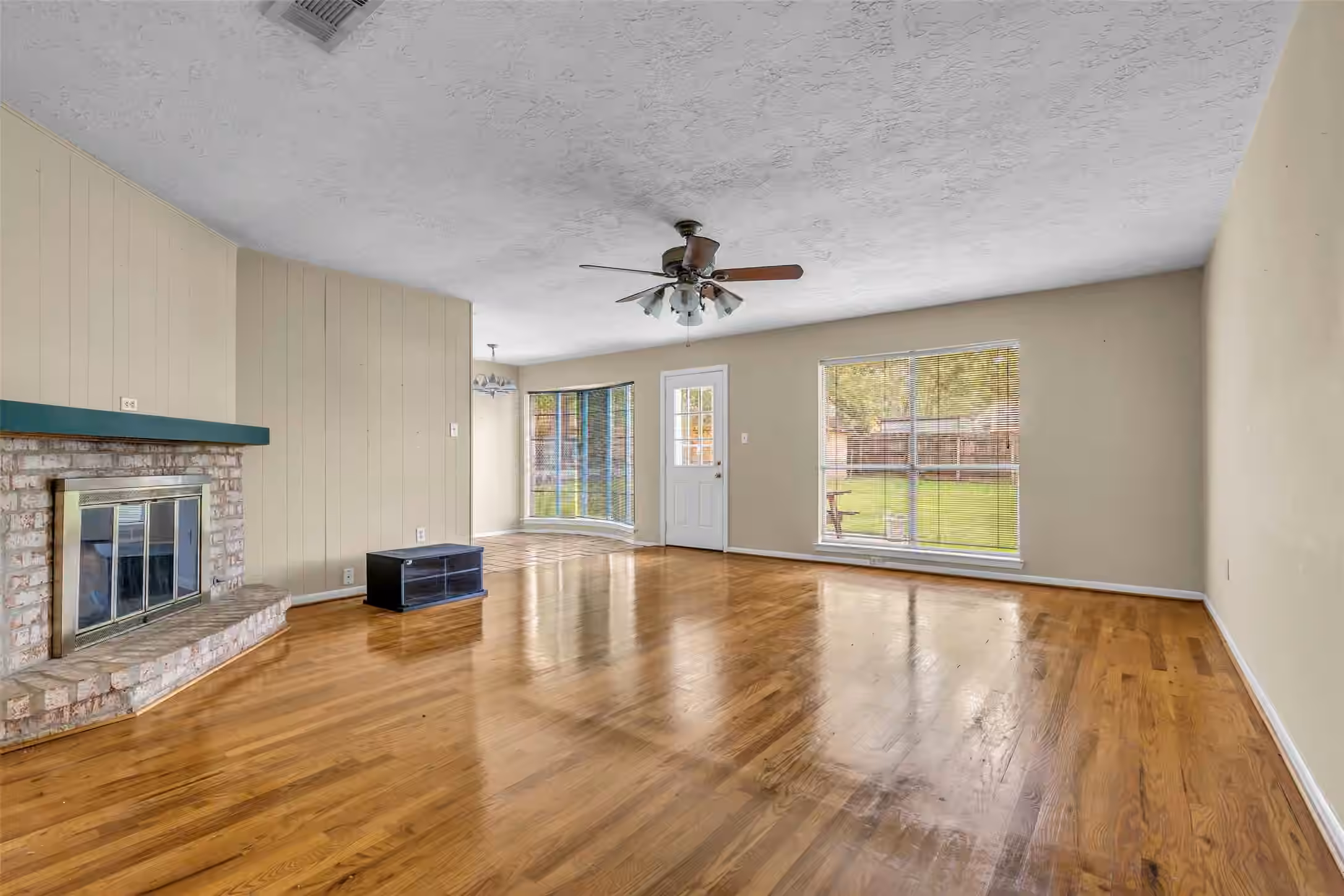 Photo 7 of 168 Greenleaf Lane, Conroe, TX