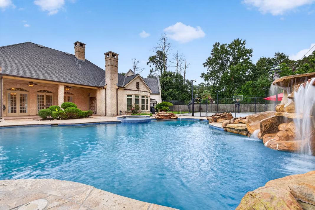 Photo 3 of 728 Crestbend Drive, Houston, TX
